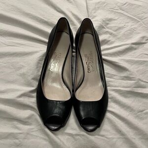 Salvatore Ferragamo Peep Toe Kitten Heels Size 10 US Solid Black Leather
